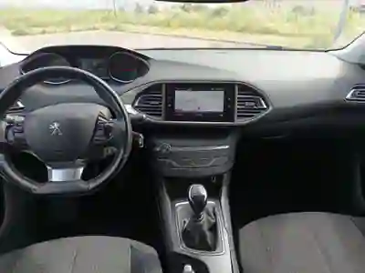 Peugeot 308 2020 - 10250 EUR, 151000 km - AUTO.MOTO.pt - 151000km - foto 11 de 15