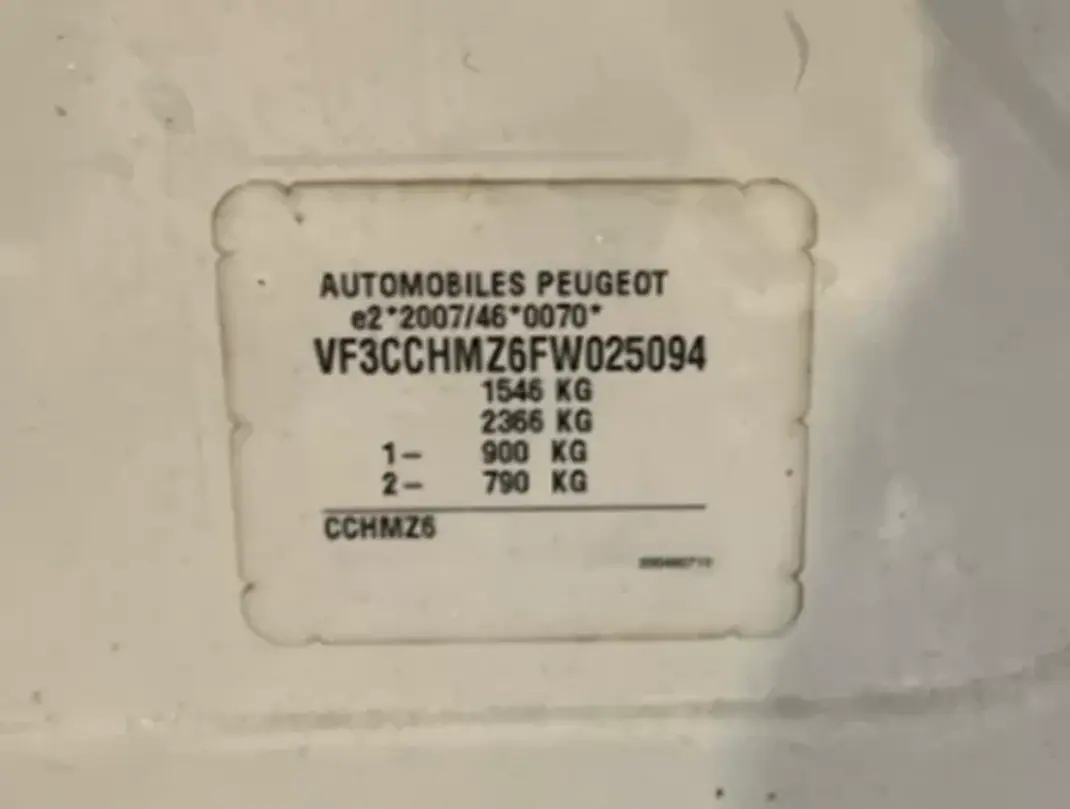 Peugeot 208 2015 - 7490 EUR, 113000 km - AUTO.MOTO.pt - 113000km - foto 21 de 21
