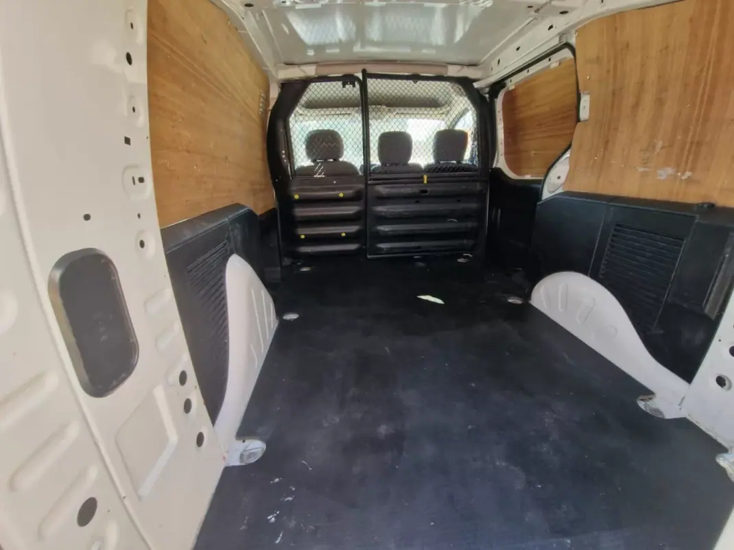 Peugeot 2016 - 9990 EUR, 180000 km - AUTO.MOTO.pt - 180000km - foto 7 de 8