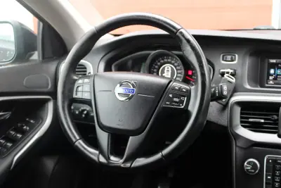 Volvo V40 2016 - 13990 EUR, 143000 km - AUTO.MOTO.pt - 143000km - foto 17 de 24