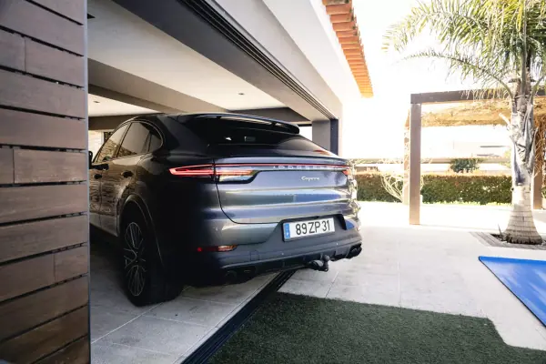 Porsche Cayenne Coupé 2019 - 62900 EUR, 253000 km - AUTO.MOTO.pt - 253000km - foto 8 de 40
