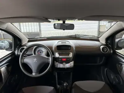 Peugeot 107 2013 - 6950 EUR, 152714 km - AUTO.MOTO.pt - 152714km - foto 13 de 21