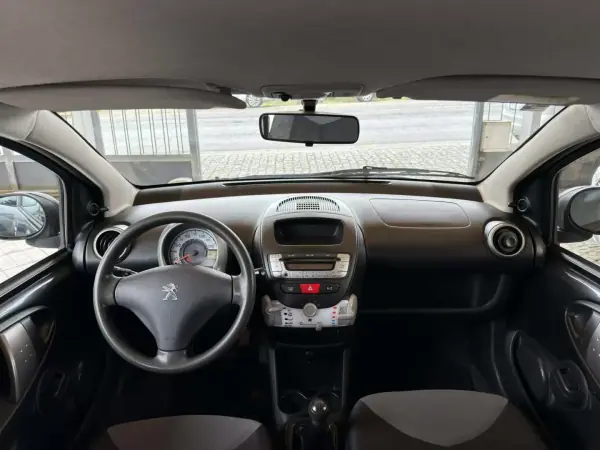 Peugeot 107 2013 - 6950 EUR, 152714 km - AUTO.MOTO.pt - 152714km - foto 13 de 21