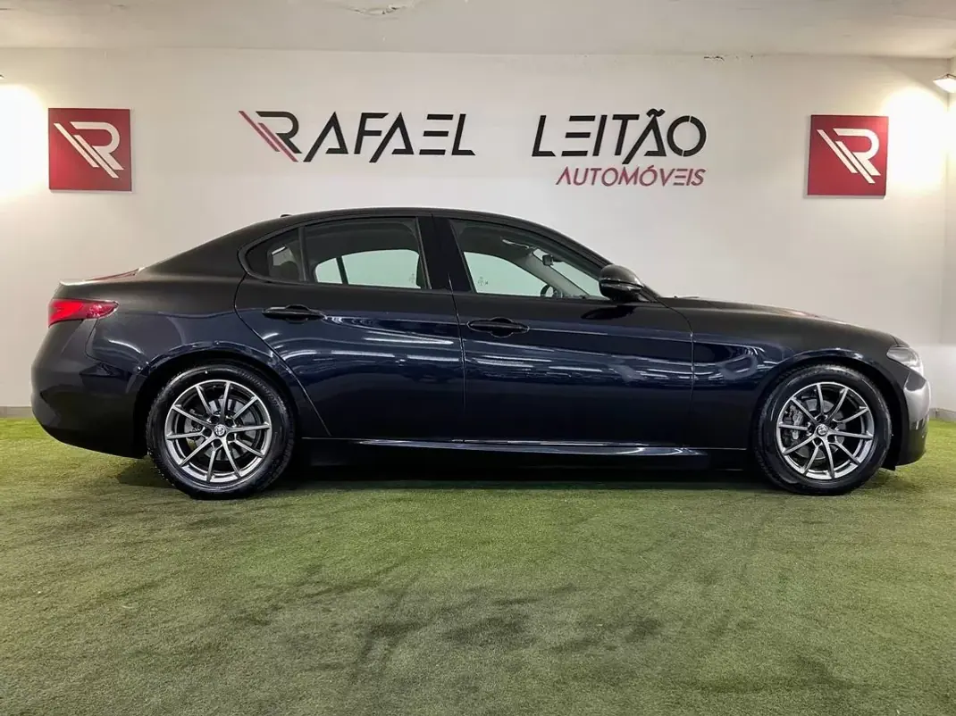Alfa Romeo Giulia 2016 - 18500 EUR, 153000 km - AUTO.MOTO.pt - 153000km - foto 5 de 35