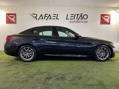 Alfa Romeo Giulia 2016 - 18500 EUR, 153000 km - AUTO.MOTO.pt - 153000km - foto 5 de 35