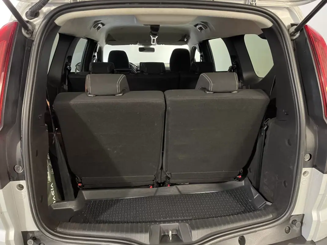 Dacia Jogger 2023 - 16450 EUR, 81000 km - AUTO.MOTO.pt - 81000km - foto 4 de 31