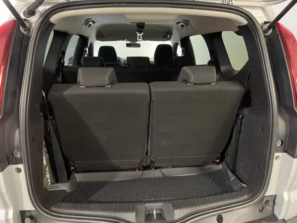 Dacia Jogger 2023 - 16450 EUR, 81000 km - AUTO.MOTO.pt - 81000km - foto 4 de 31