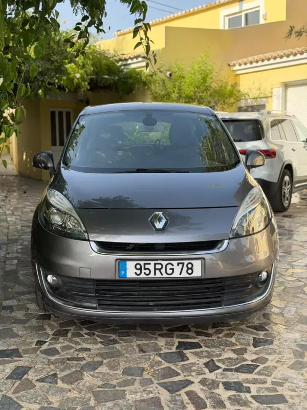 Renault Scénic 2012 - 11900 EUR, 251393 km - AUTO.MOTO.pt - 251393km - foto 3 de 9