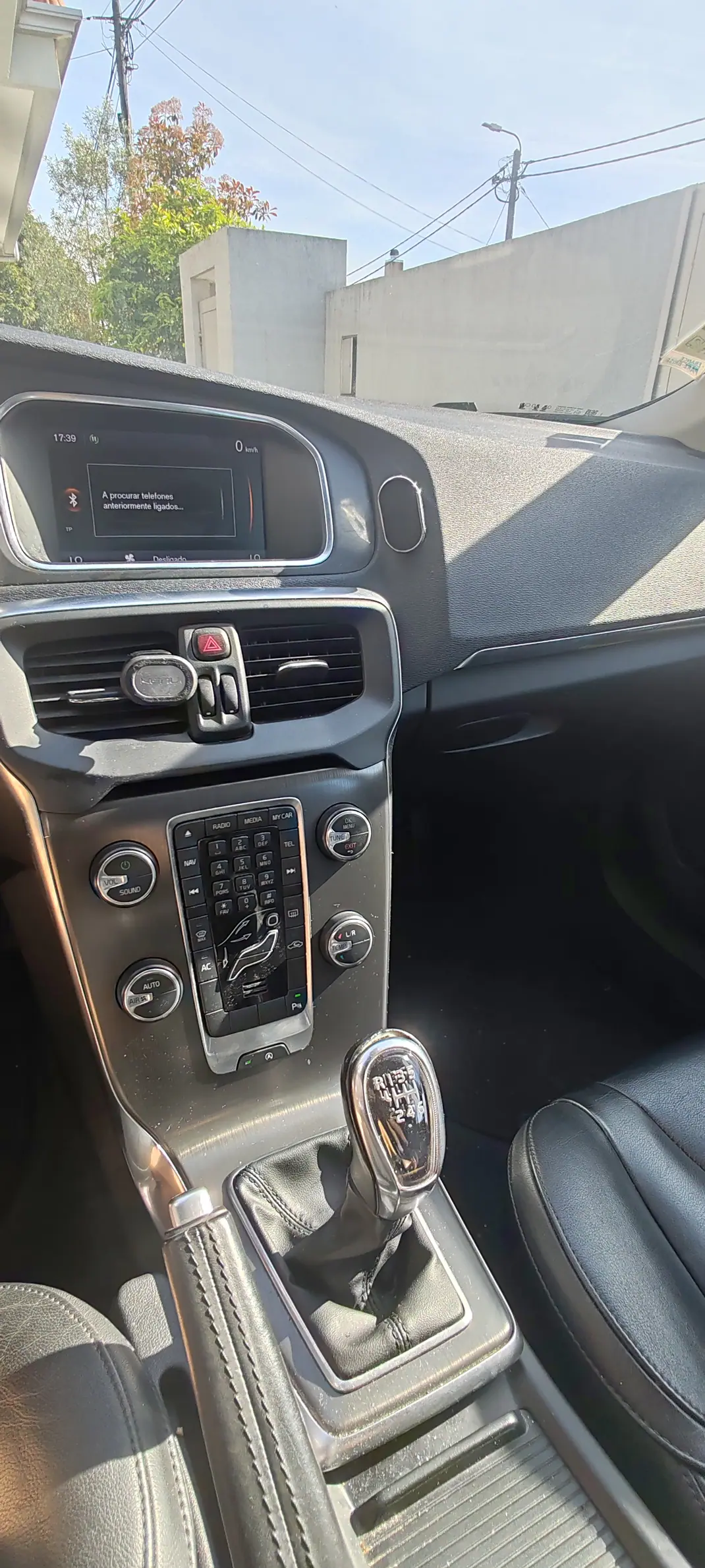 Volvo V40 2013 - 7600 EUR, 290000 km - AUTO.MOTO.pt - 290000km - foto 11 de 14