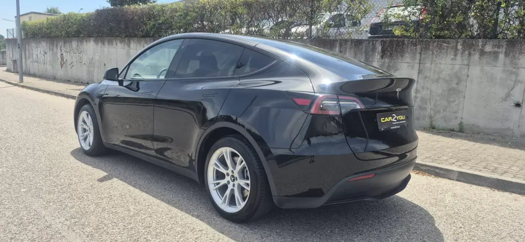 Tesla Model Y 2023 - 35900 EUR, 65000 km - 65000km - foto 16 de 18