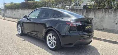 Tesla Model Y 2023 - 35900 EUR, 65000 km - AUTO.MOTO.pt - 65000km - foto 16 de 18