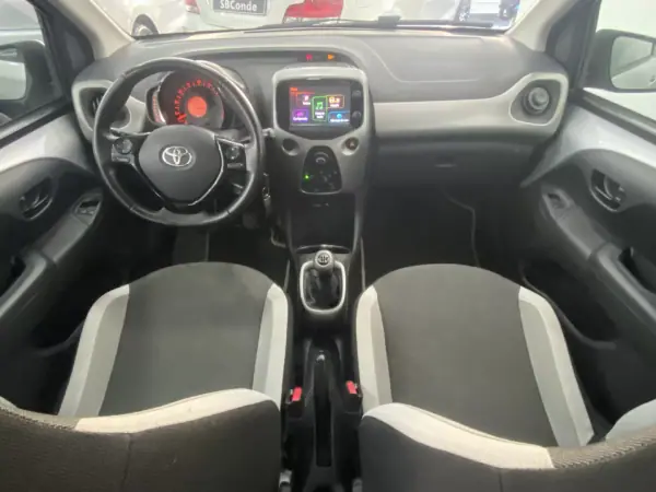 Toyota Aygo 2015 - 9850 EUR, 116267 km - AUTO.MOTO.pt - 116267km - foto 27 de 34