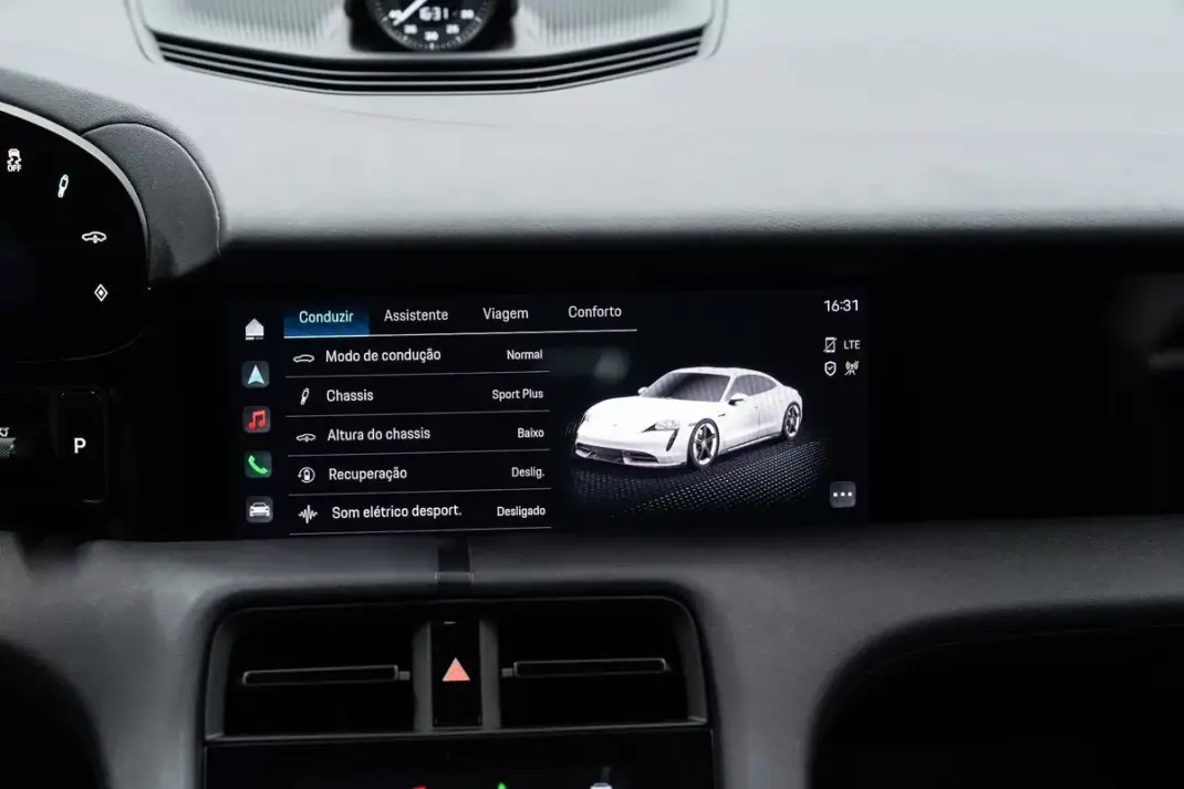 Porsche Taycan 2024 - 84950 EUR, 8000 km - AUTO.MOTO.pt - 8000km - foto 40 de 58