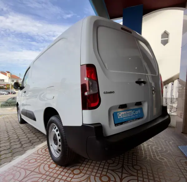 Opel COMBO 2024 - 16950 EUR, 53000 km - AUTO.MOTO.pt - 53000km - foto 8 de 24