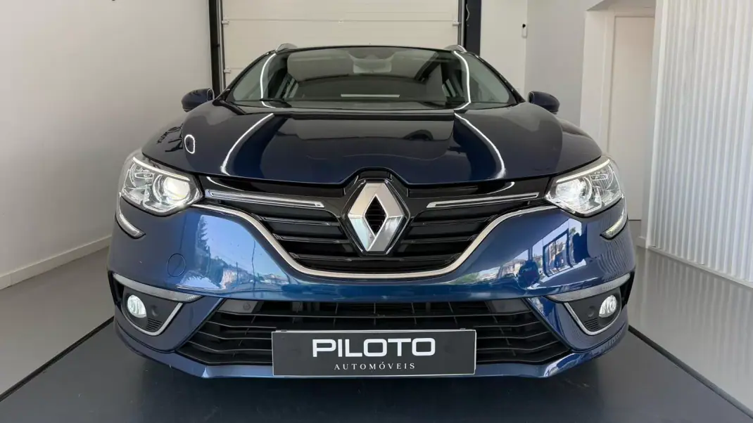 Renault Mégane Sport Tourer 2017 - 10990 EUR, 233602 km - AUTO.MOTO.pt - 233602km - foto 3 de 29