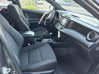Toyota RAV4 2017 - 28500 EUR, 127120 km - AUTO.MOTO.pt - 127120km - foto 9 de 17