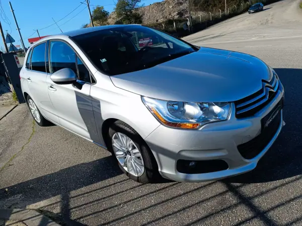 Citroën C4 2015 - 10500 EUR, 53000 km - AUTO.MOTO.pt - 53000km - foto 14 de 37
