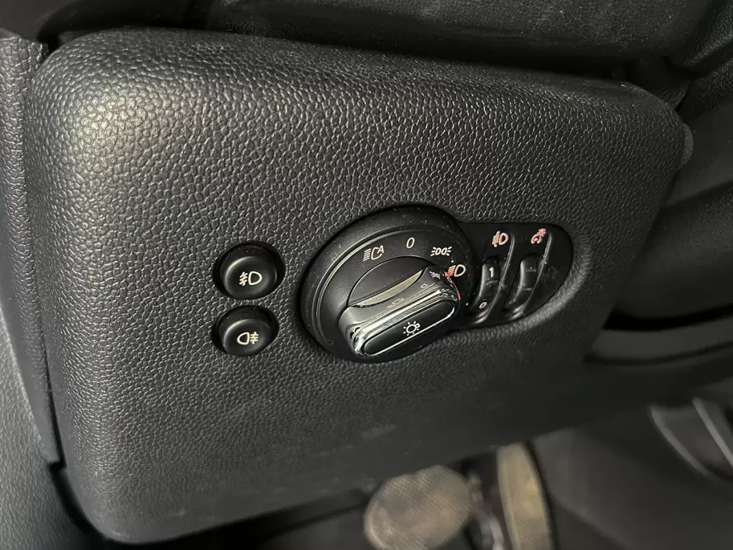 MINI Electric 2020 - 17800 EUR, 55687 km - AUTO.MOTO.pt - 55687km - foto 24 de 27