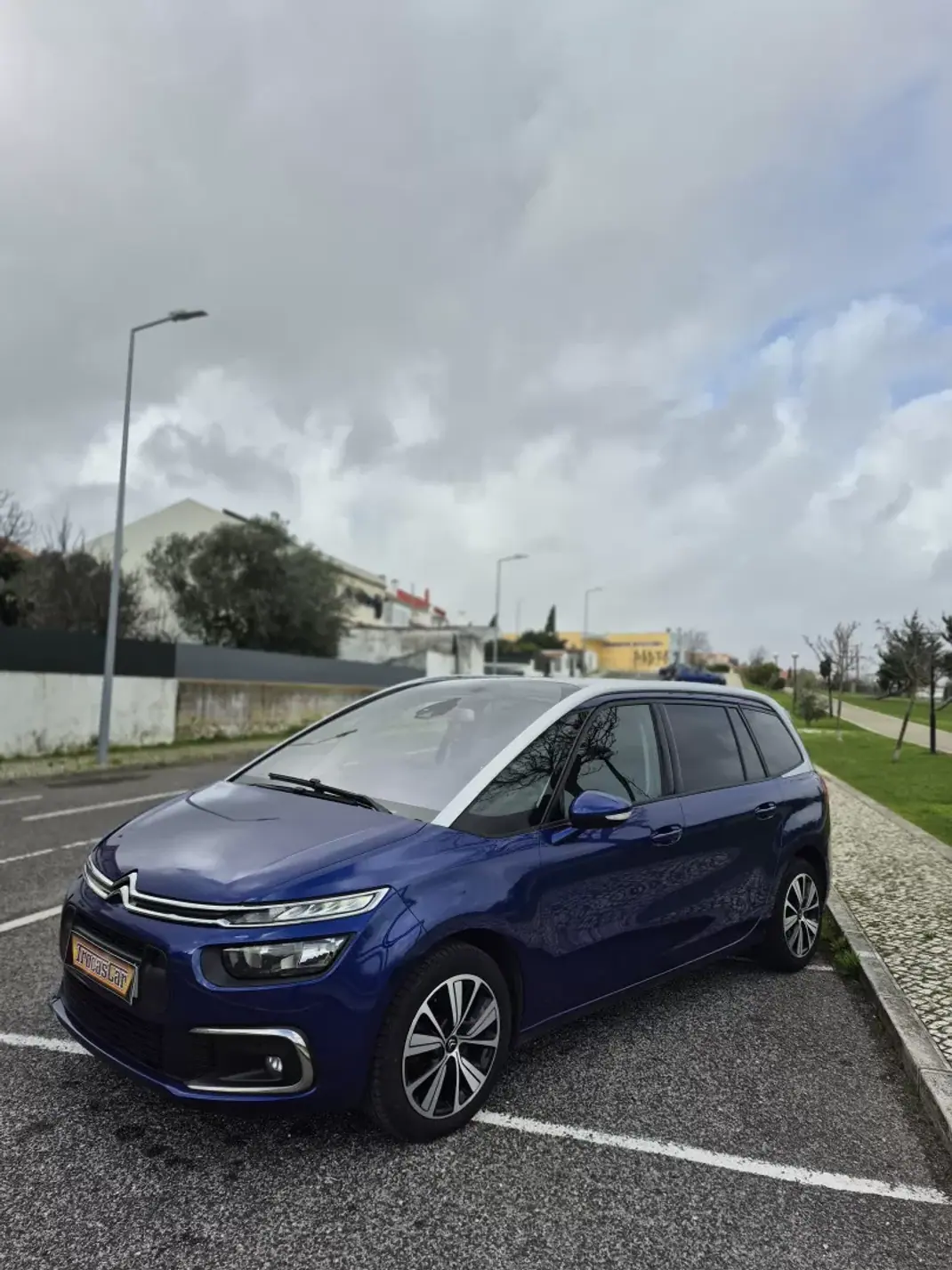 Citroën C4 Grand Picasso 2018 - 11250 EUR, 210602 km - AUTO.MOTO.pt - 210602km - foto 2 de 13