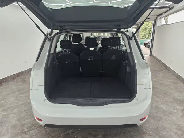 Citroën C4 Grand Picasso 2018 - 13650 EUR, 245556 km - AUTO.MOTO.pt - 245556km - foto 17 de 43
