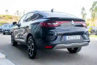 Renault Arkana 2023 - 22900 EUR, 73765 km - AUTO.MOTO.pt - 73765km - foto 4 de 15