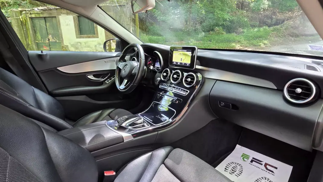 Mercedes-Benz C 200 2015 - 13750 EUR, 234000 km - AUTO.MOTO.pt - 234000km - foto 14 de 23