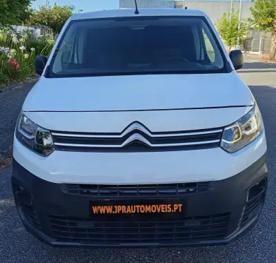 Citroën Berlingo 2020 - 11990 EUR, 81000 km - AUTO.MOTO.pt - 81000km - foto 2 de 16