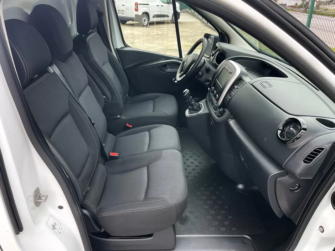 Renault Trafic 2.0 dCi IVA Dedutível 2020 - 17450 EUR, 131000 km - AUTO.MOTO.pt - 131000km - foto 20 de 35