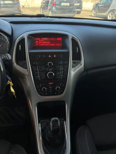 Opel Astra Sports Tourer 2011 - 2999 EUR, 329000 km - AUTO.MOTO.pt - 329000km - foto 11 de 20