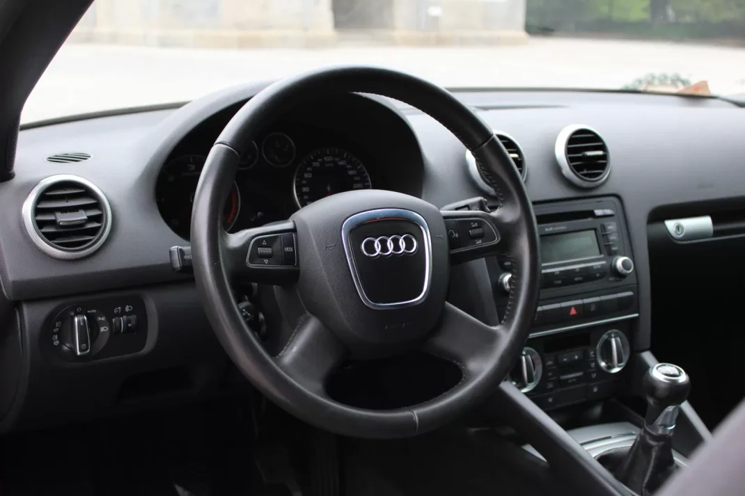 Audi A3 Cabrio 2009 - 11990 EUR, 180000 km - AUTO.MOTO.pt - 180000km - foto 6 de 42