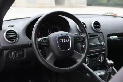 Audi A3 Cabrio 2009 - 11990 EUR, 180000 km - AUTO.MOTO.pt - 180000km - foto 6 de 42