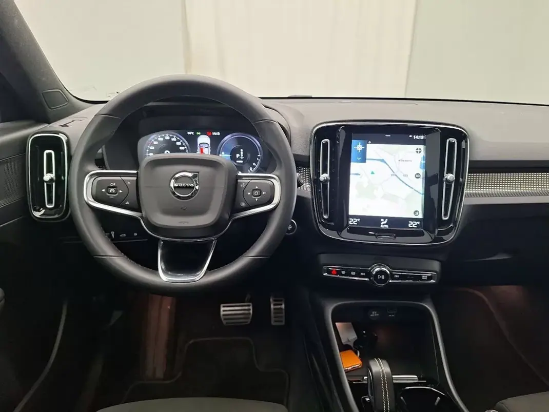 Volvo XC 40 2022 - 31990 EUR, 48248 km - AUTO.MOTO.pt - 48248km - foto 6 de 11
