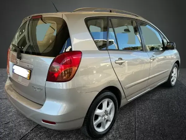 Toyota Corolla Verso 2002 - 4950 EUR, 196864 km - AUTO.MOTO.pt - 196864km - foto 4 de 18