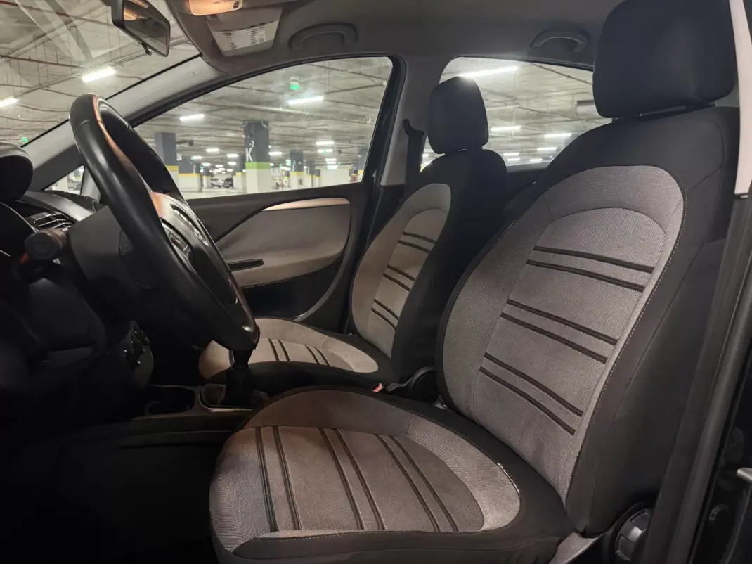 Fiat Punto 2011 - 3000 EUR, 289000 km - AUTO.MOTO.pt - 289000km - foto 6 de 10