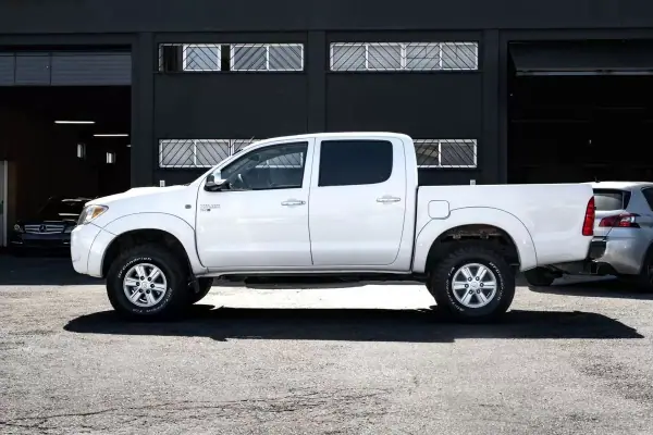 Toyota Hilux 2008 - 22900 EUR, 311707 km - AUTO.MOTO.pt - 311707km - foto 2 de 17