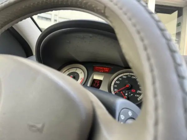 Renault Clio 2008 - 4990 EUR, 255000 km - AUTO.MOTO.pt - 255000km - foto 26 de 31