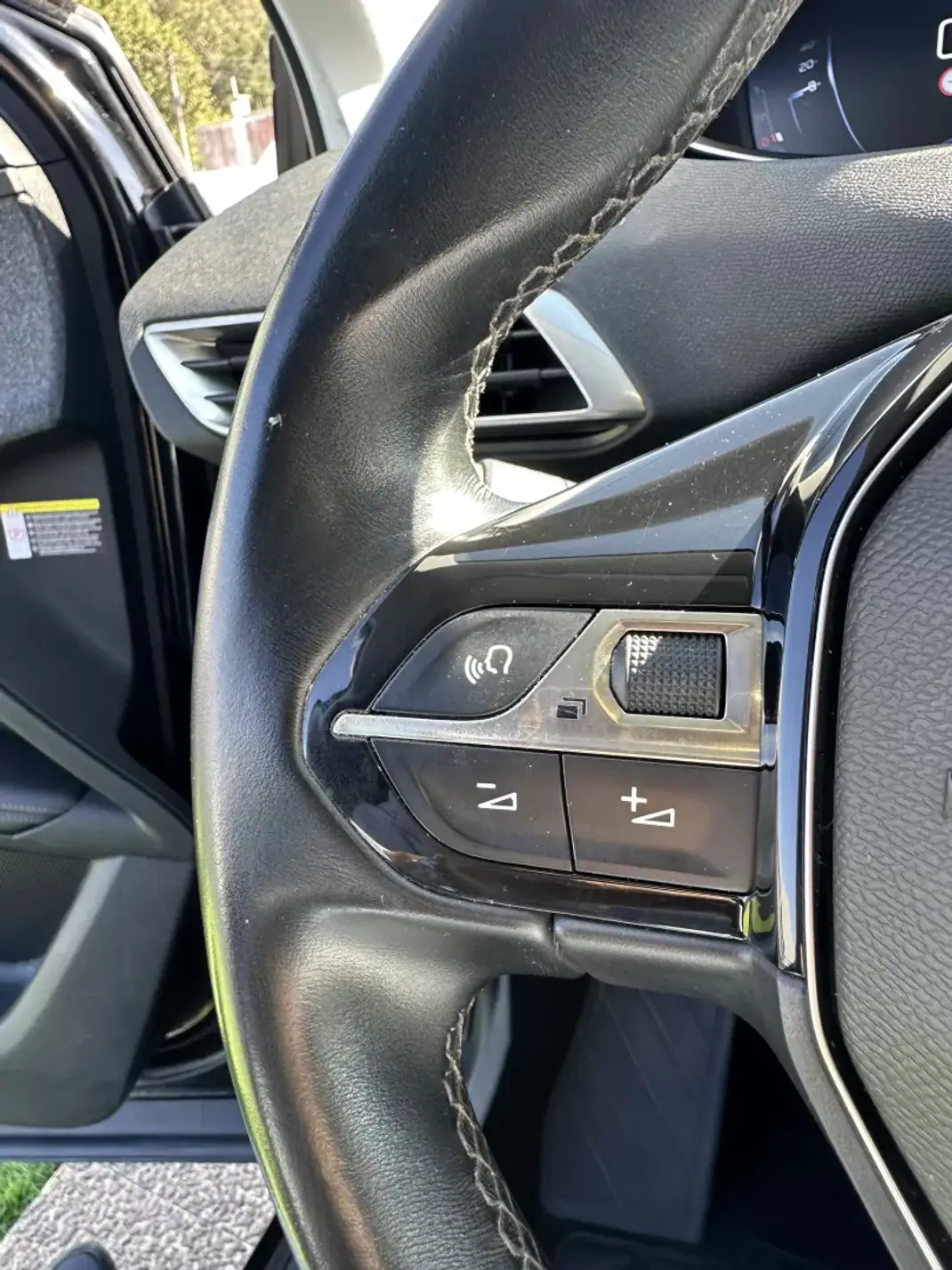 Peugeot 5008 2018 - 14900 EUR, 190000 km - 190000km - foto 41 de 73