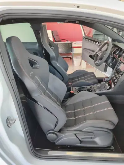 Volkswagen Golf 2017 - 30750 EUR, 76500 km - AUTO.MOTO.pt - 76500km - foto 18 de 35
