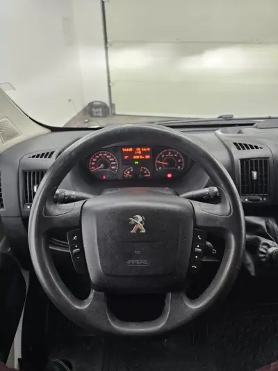 Peugeot BOXER 2.0 BlueHDi 435 L4H2 Premium 2017 - 15990 EUR, 168872 km - AUTO.MOTO.pt - 168872km - foto 25 de 30