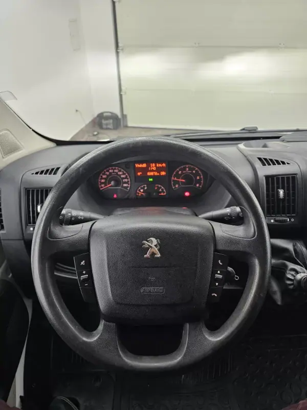 Peugeot BOXER 2.0 BlueHDi 435 L4H2 Premium 2017 - 15990 EUR, 168872 km - AUTO.MOTO.pt - 168872km - foto 25 de 30