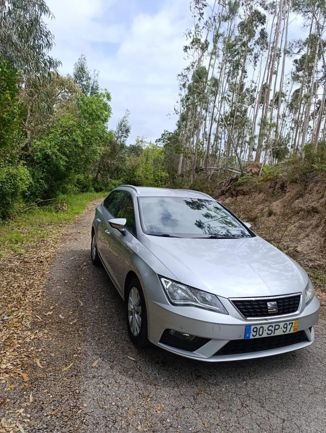 SEAT Leon ST 2017 - 9850 EUR, 180000 km - AUTO.MOTO.pt - 180000km - foto 3 de 9