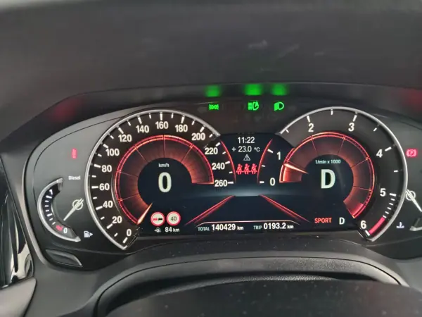 BMW 320 2019 - 28900 EUR, 140000 km - AUTO.MOTO.pt - 140000km - foto 32 de 35