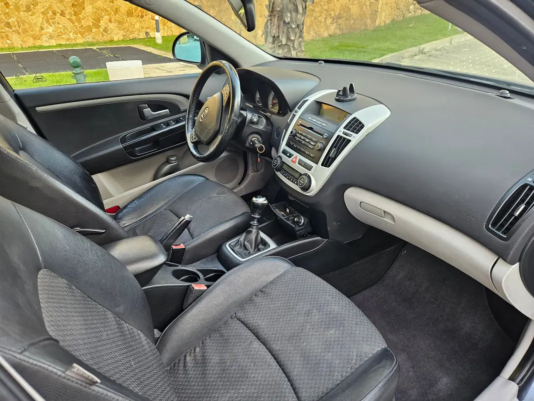 Kia Ceed SW 2008 - 3900 EUR, 233800 km - 233800km - foto 12 de 15