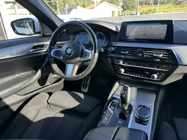 BMW 520 2018 - 28000 EUR, 217000 km - AUTO.MOTO.pt - 217000km - foto 34 de 67