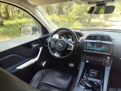 Jaguar F-Pace 2018 - 20900 EUR, 226300 km - AUTO.MOTO.pt - 226300km - foto 19 de 24