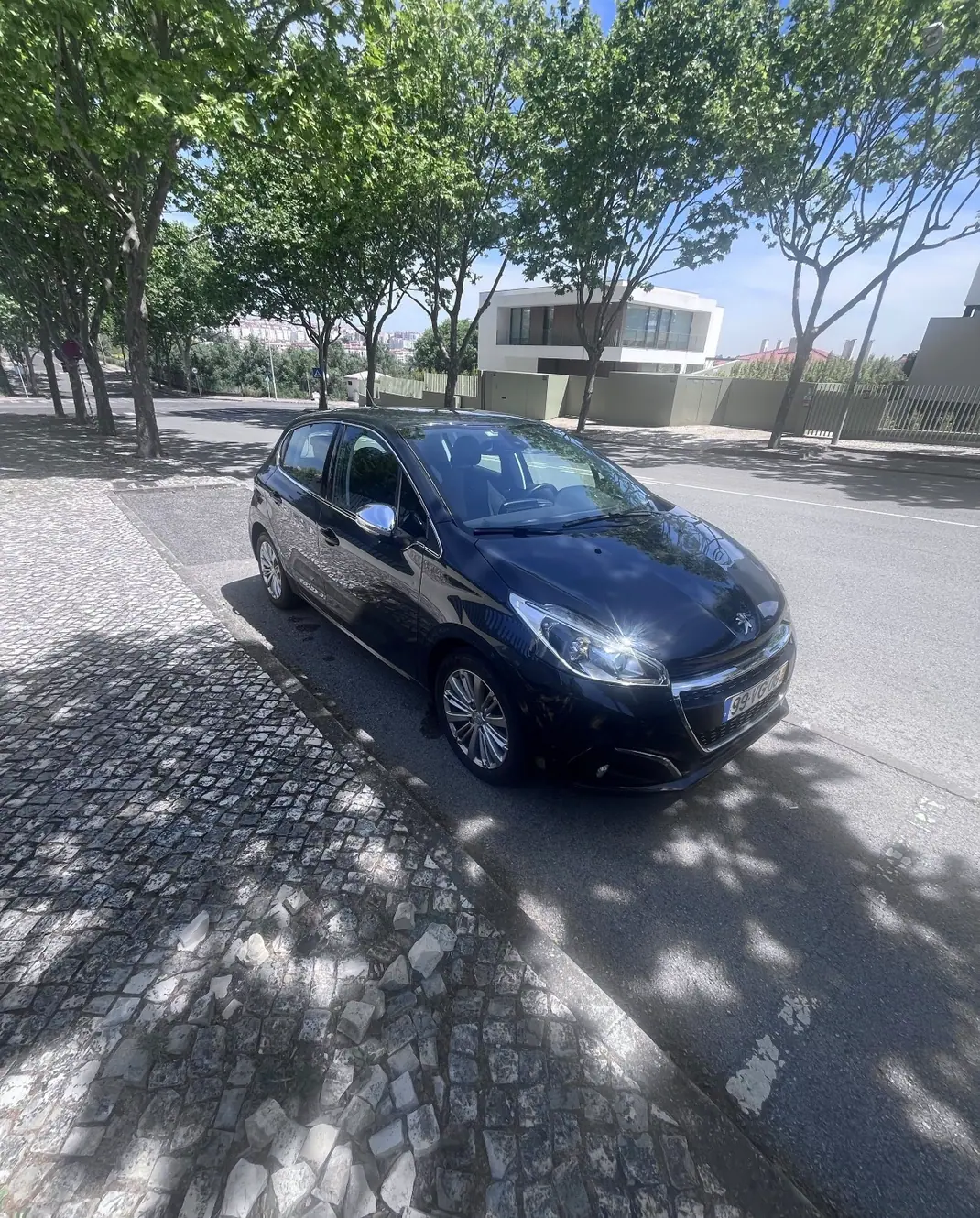 Peugeot 208 2018 - 8200 EUR, 123000 km - AUTO.MOTO.pt - 123000km - foto 5 de 7