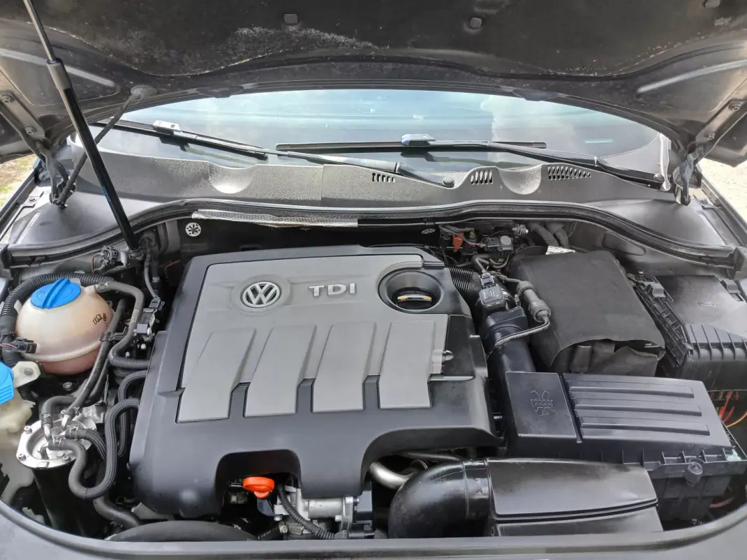 Volkswagen Passat Variant 2010 - 7750 EUR, 149120 km - AUTO.MOTO.pt - 149120km - foto 25 de 27