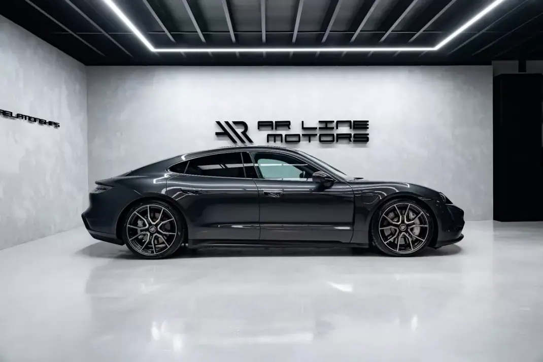 Porsche Taycan 2024 - 84950 EUR, 8000 km - AUTO.MOTO.pt - 8000km - foto 8 de 58