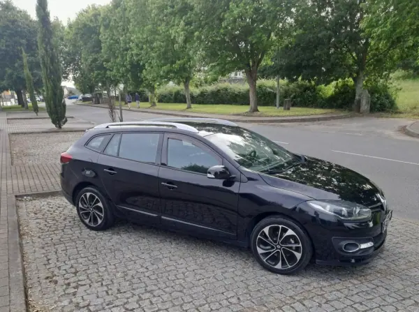 Renault Mégane 2015 - 7990 EUR, 209000 km - AUTO.MOTO.pt - 209000km - foto 8 de 14