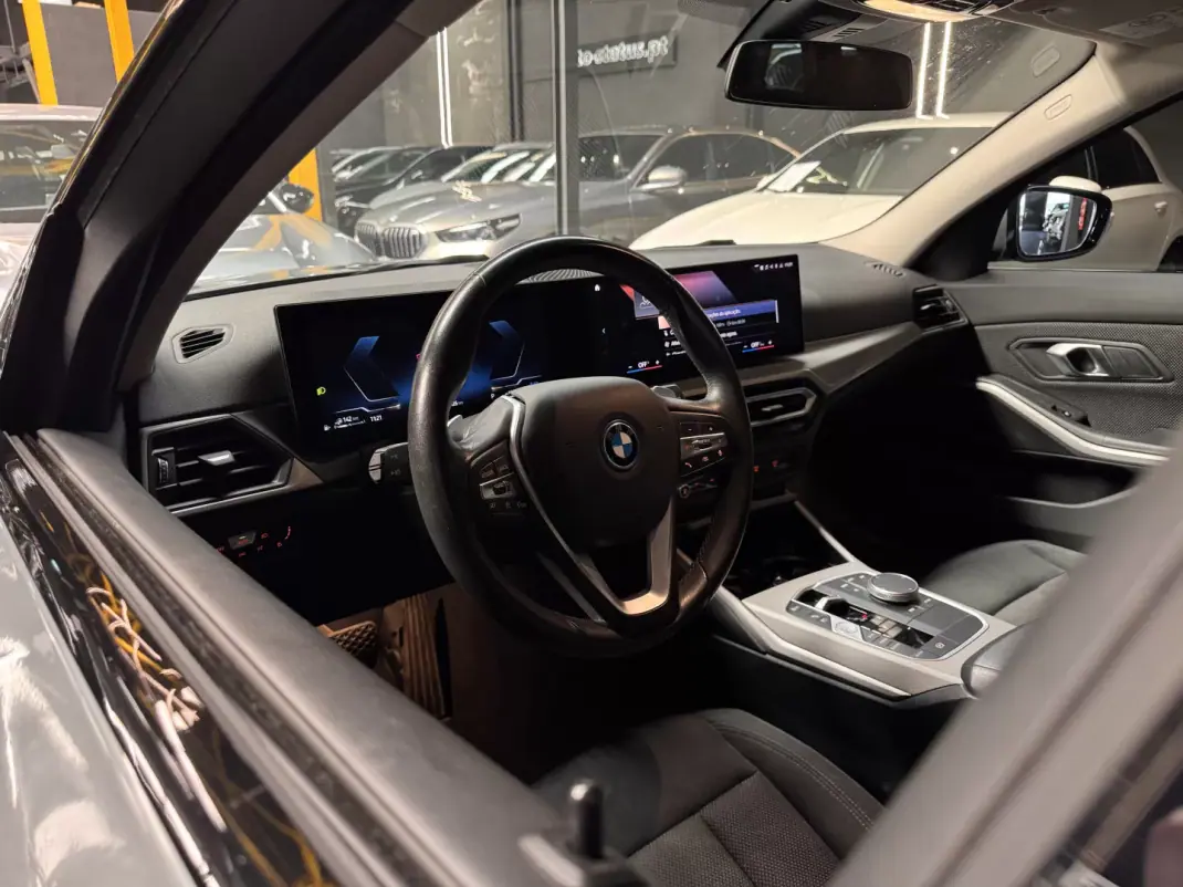 BMW 320 2023 - 31990 EUR, 75900 km - AUTO.MOTO.pt - 75900km - foto 15 de 36